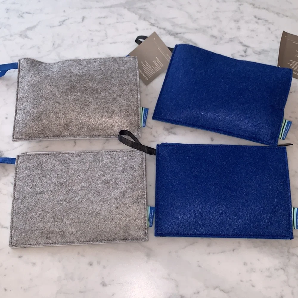 4 UNITED AIRLINES (UA) Premium Economy Class Travel Amenity Toiletry Bags